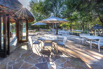 Villa Mushara: Terrasse Mushara Lodge