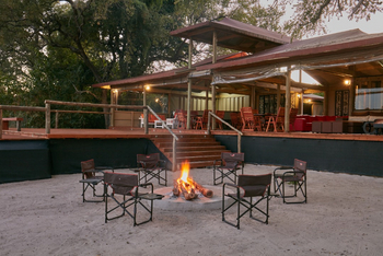 Xaoo Safari Camp: Boma und Haupthaus