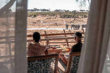 Belmond Savute Elephant Lodge Belmond Savute Elephant Lodge: Elefanten im Channel