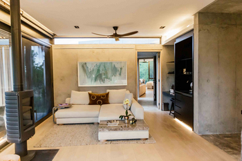 Cheetah Plains Karula House: Suite mit Schlafzimmer und Lounge