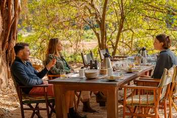 Kitich Forest Camp: Gäste beim Frühstück