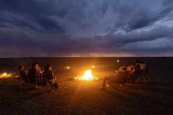 Mahali Mzuri: Lagerfeuer