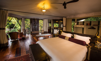 Mara Plains Camp: Doppelbett und Bad