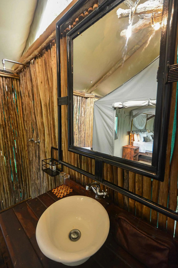 Mogogelo Camp Mogogelo Camp: Gästezelt - Bad