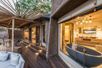 Puku Ridge Camp: Bad und Terrasse