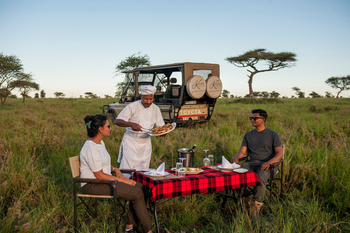 Serengeti Mara River Camp: Dinner im Busch