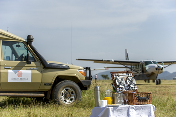 Serengeti Serena Safari Lodge: Am Airstrip