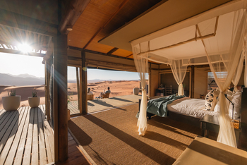 Wolwedans Desert Lodge: Morgensonne im Schlafzimmer