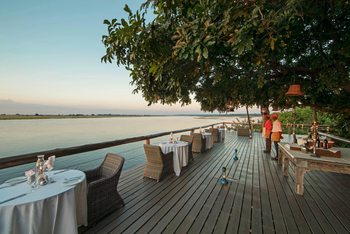 Chobe Game Lodge: Restaurant auf dem Deck