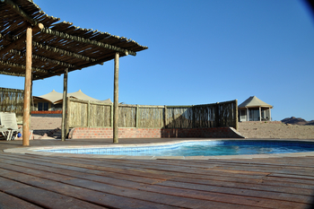 Desert Hills Glamping: Pool
