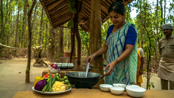 Kanha Jungle Lodge: Köchin