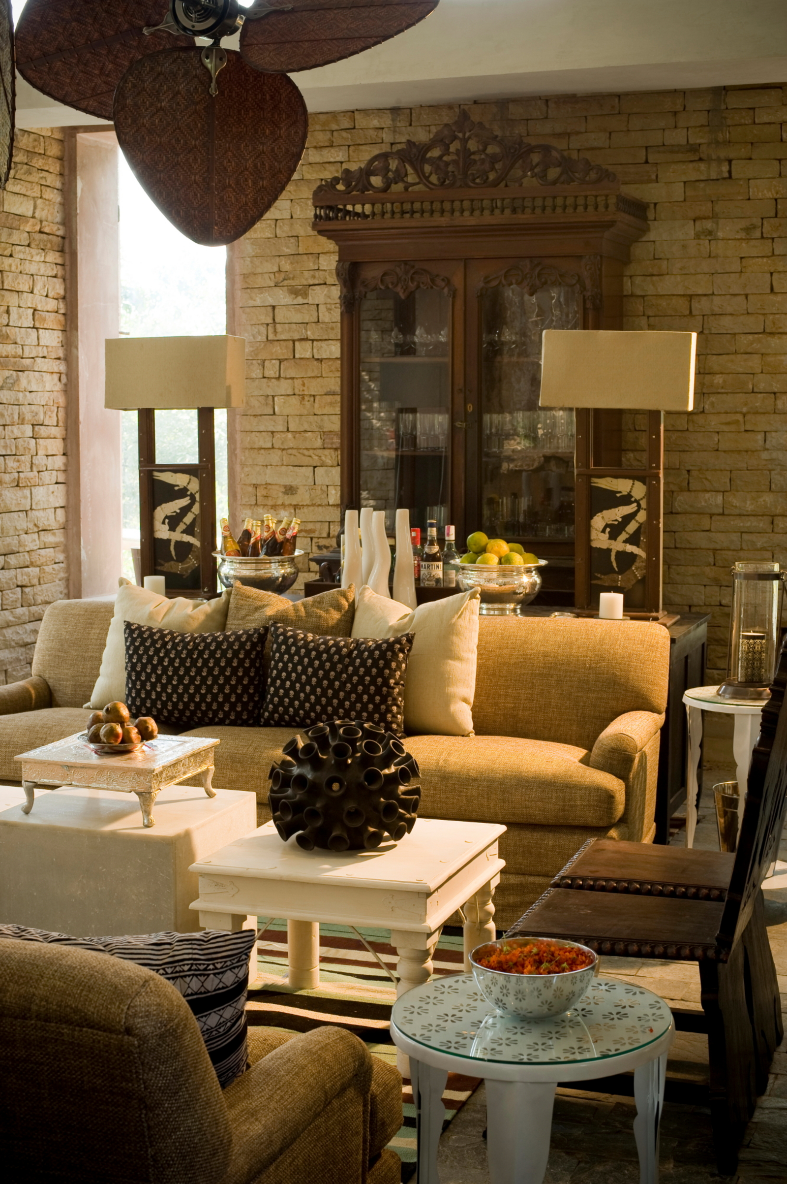 Pashan Garh Pashan Garh: Lounge