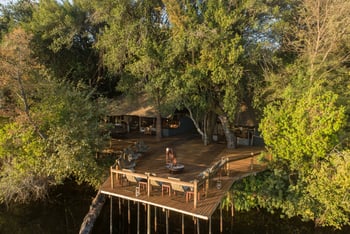 Xugana Island Lodge: Loungebereich mit Feuerstelle