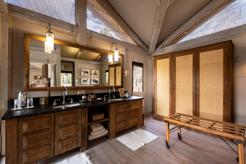 Abu Camp Abu Camp: Doppelwaschtisch