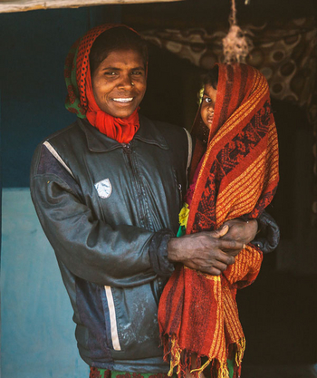 Jamtara Wilderness Camp: Frau mit Kind im Jamtara Village