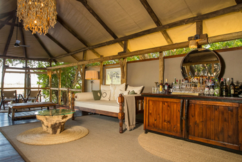 Kanana Camp: Sofa und Coffee Table