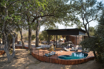 Molori Mashuma: Pooldeck