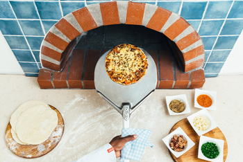 Santorini Mozambique: Pizza aus dem Steinofen