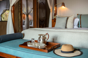 Shinde Lodge Shinde Lodge: Karaffe und Hut