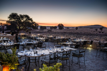 Sossusvlei Lodge: Dinner im Freien