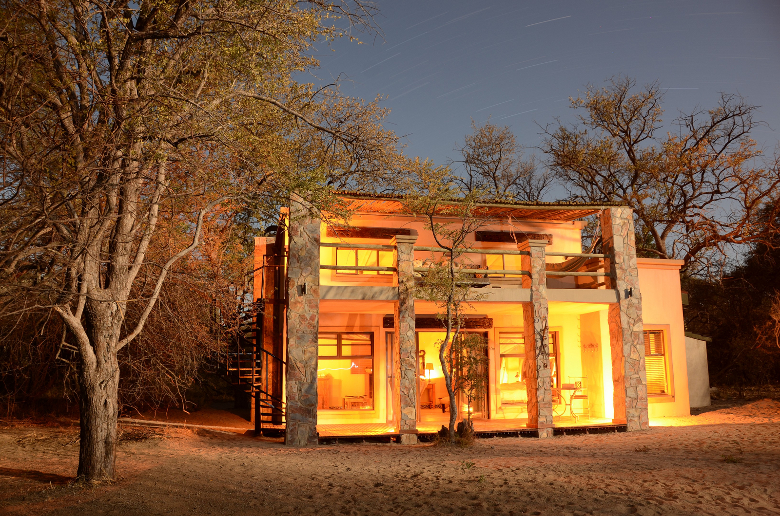 Camelthorn Lodge Camelthorn Lodge: Lodge bei Nacht