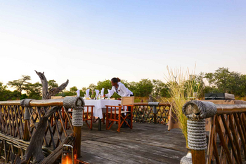 Camp Savuti: Vorbereitung für ein Outdoor-Dinner