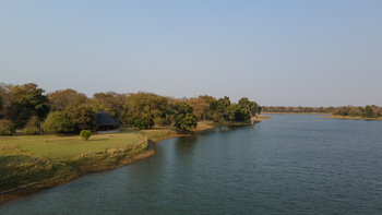 Nanzhila Lake Camp Nanzhila Lake Camp: Seeufer