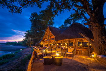 Chamilandu Bushcamp: Laterne am Sit-out