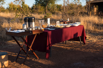 Hwange Bush Camp: Frühstück im Freien