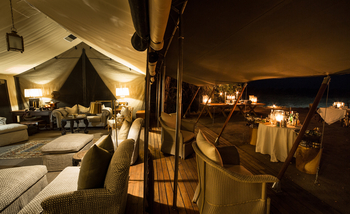 Little Machaba Camp: Lounge und Deck