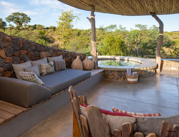 Mashatu Euphorbia Villas Mashatu Euphorbia Villas: Plunge Pool und Tagesbett