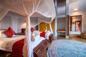 Mukambi Safari Lodge: Riverside Villa Schlafzimmer