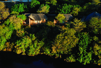 Namushasha River Lodge: Gästechalets