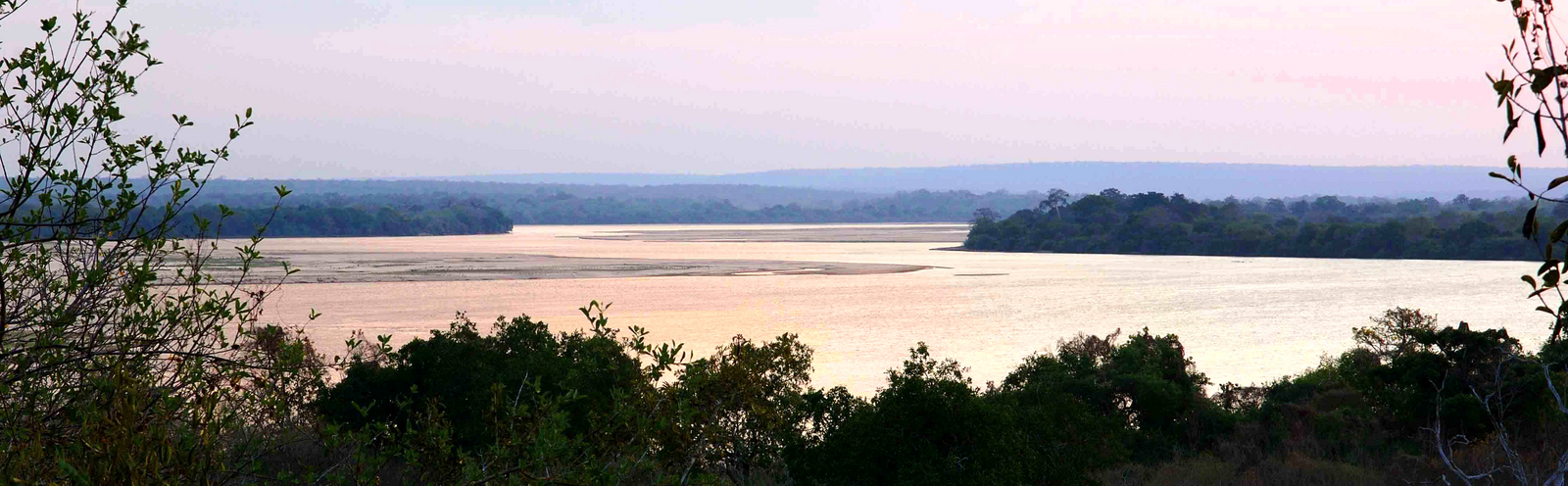 Sand Rivers Nyerere Sand Rivers Nyerere: Breiter Strom