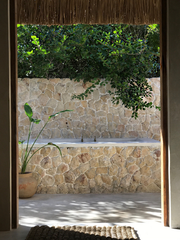 Sussurro: Bungalow - Wanne im Freien