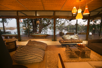 Thorntree River Lodge Thorntree River Lodge: Glasfront