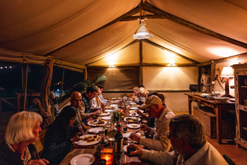 Laikipia Wilderness Camp: Gäste am Esstisch im Essbereich