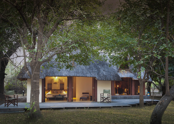 Luangwa River Camp: Gästechalet Außenansicht