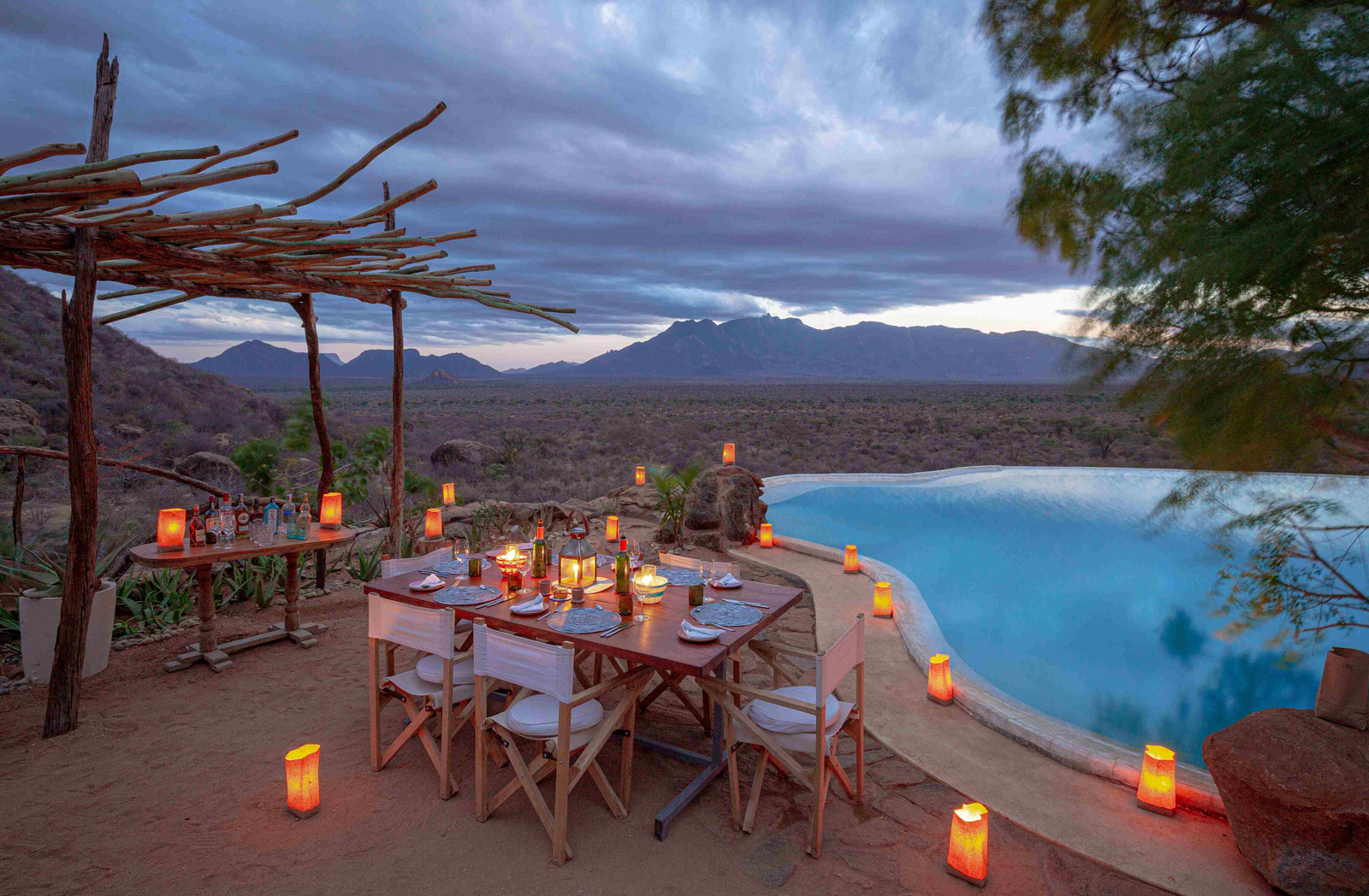 Reteti House Reteti House: Dinner am Pool