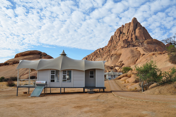 Spitzkoppen Lodge: Gästezelt vor der Spitzkoppe