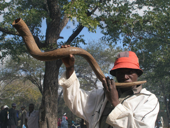 Chilo Gorge Safari Lodge: Shangaan -Mann mit Kudu-Horn