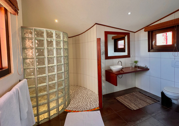 Desert Breeze Lodge Desert Breeze Lodge: Gästebad