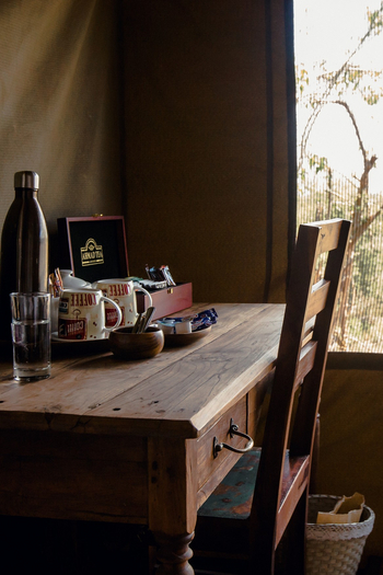 Jackalberry Camp: Schreibtisch