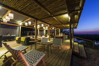 Linyanti Tented Camp Linyanti Tented Camp: Lounge am Abend