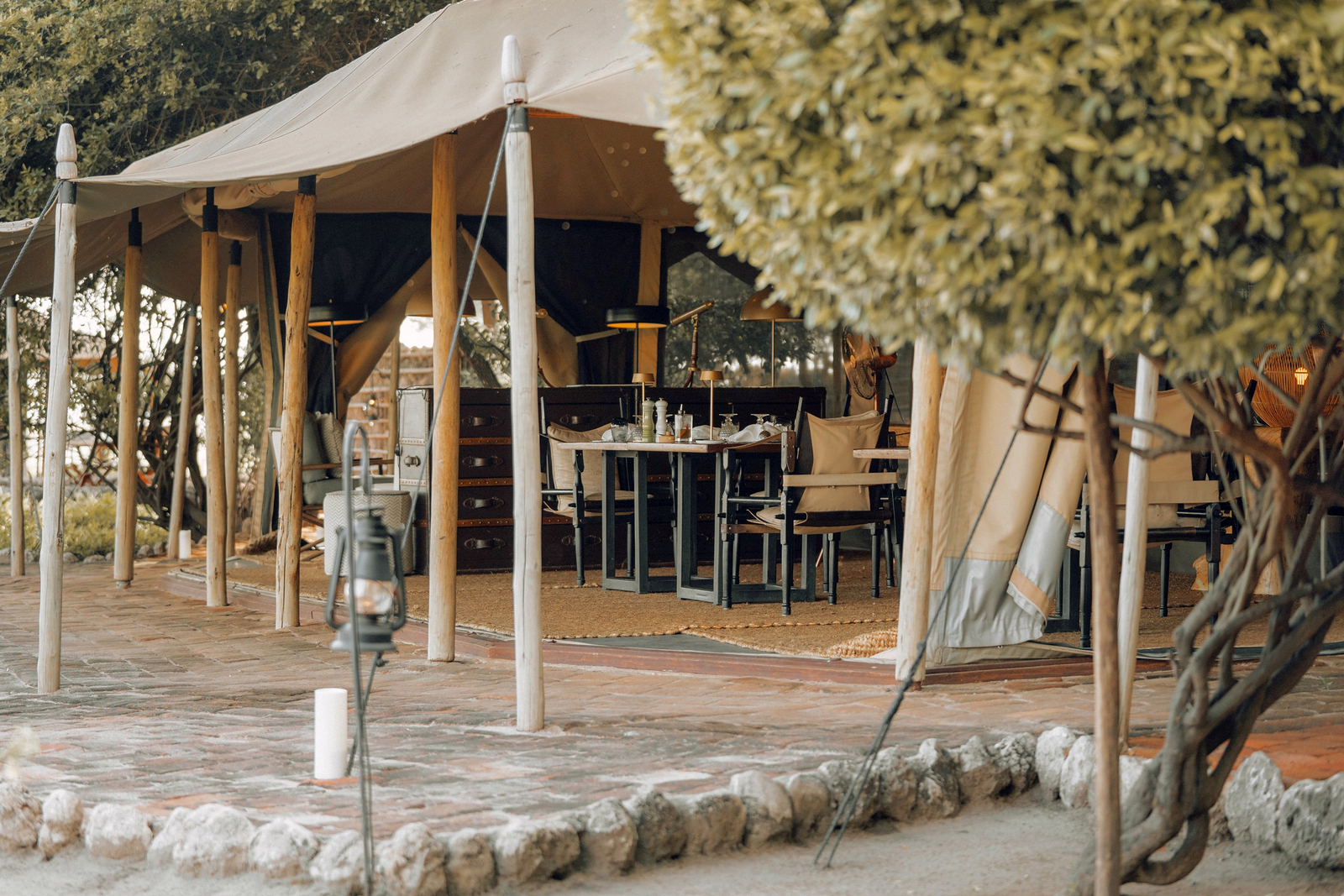 Little Chem Chem Little Chem Chem: Blick ins Hauptzelt