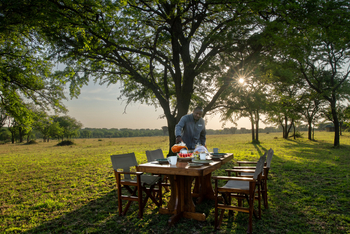 Mara Under Canvas: Mitarbeiter beim Frühstück