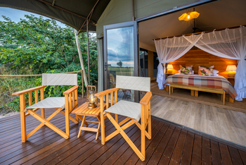 Muddy Teak Camp: Gästezelt mit Terrasse