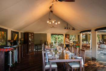 Muzimu Lodge: Speiseraum