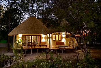 Ndhovu Safari Lodge: Exterior
