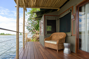 Ndhovu Safari Lodge: River Suite